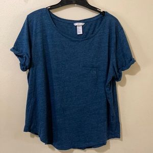 H & M basic T, scoop neckline, chest pocket, cuffed sleeves, size Large